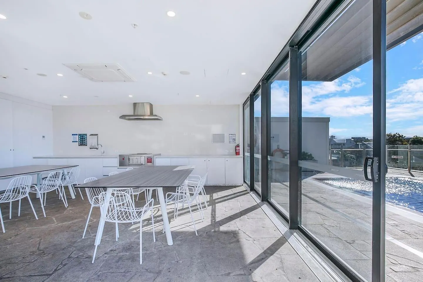 Top Of Spring Hill - Balcony Bliss And Poolside Escape Brisbane Lägenhet