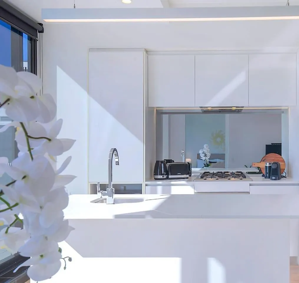 Top Of Spring Hill - Balcony Bliss And Poolside Escape Brisbane